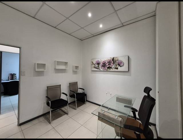 75M² RETAIL TO LET IN SUNNINGHILL